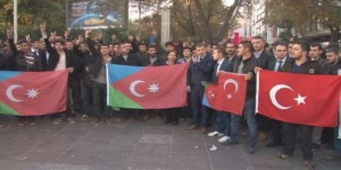 Türkler’e yapılan hakaret protesto edildi