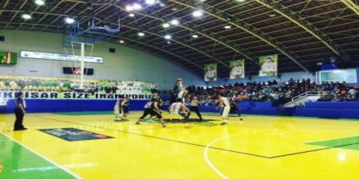 Büyükşehir Basket Takımı Manisa’da Farklı Kazandı