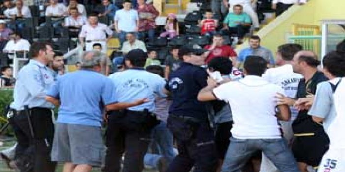 Türk seyirciler arasında kavga