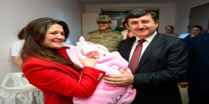 Trabzon''da 2016'nın ilk bebeği Eymen Asaf!