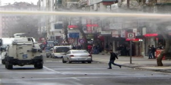 Diyarbakır karıştı: 2’si gazeteci 3 yaralı