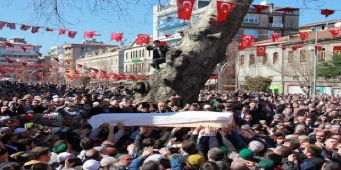 Ahmet Yaşar Hocaefendi son yolculuğuna uğurlandı