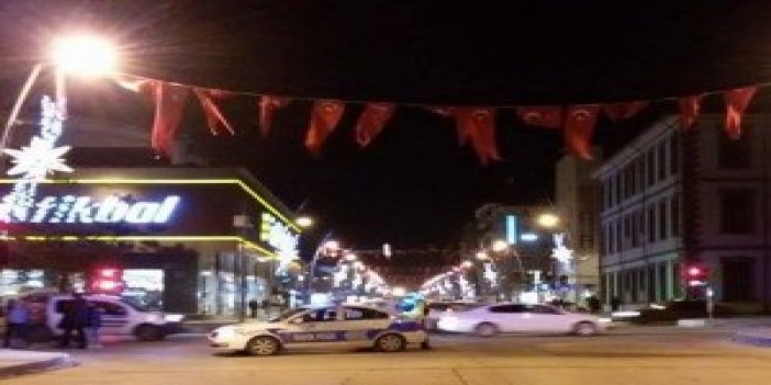 Erzurum'un Cumhuriyet Caddesi 7 saat trafiğe kapatıldı