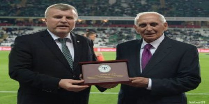 Efsaneye Konyaspor’dan ödül