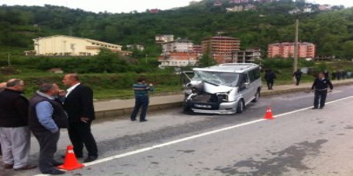 Trabzon'da kamyonet dereye uçtu!