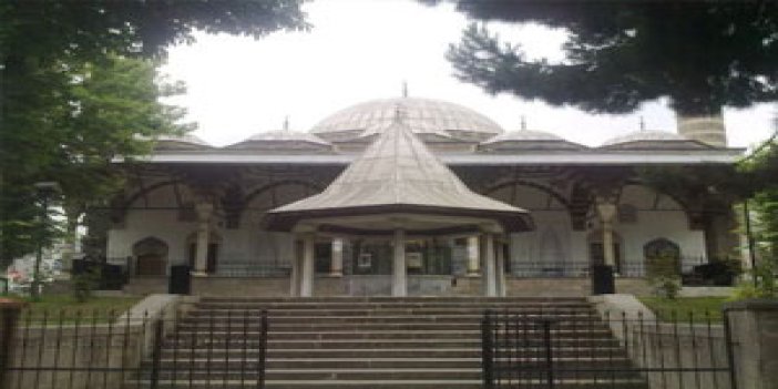 Trabzon'da bir hükümlü cezasını camide çekiyor