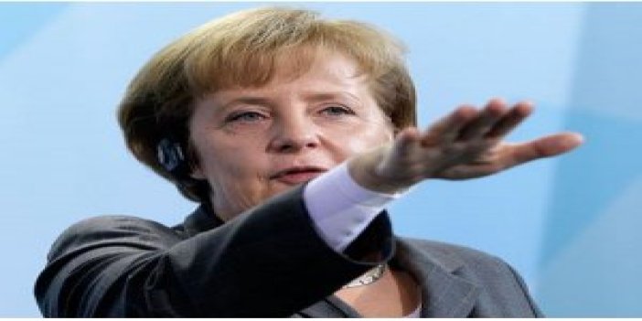 Almanya'da Merkel'e şok: Domuz kafası...