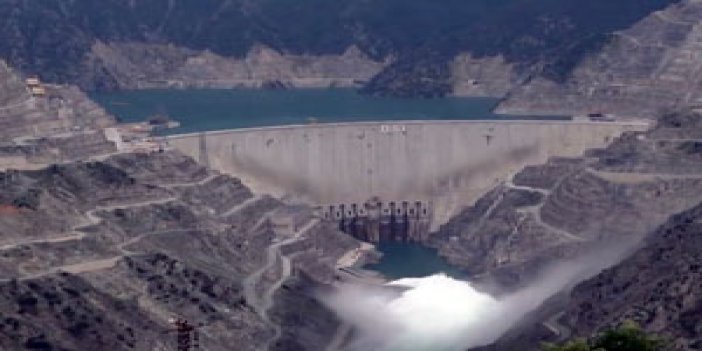 Türkiyenin en büyük barajı doldu