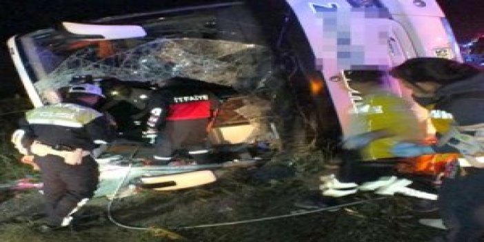 Rize'ye giden otobüs devrildi: 3 ölü 30 yaralı