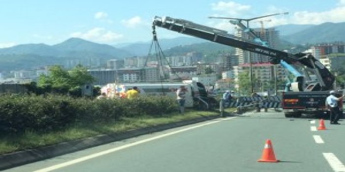 Trabzon'da tanker direği devirdi