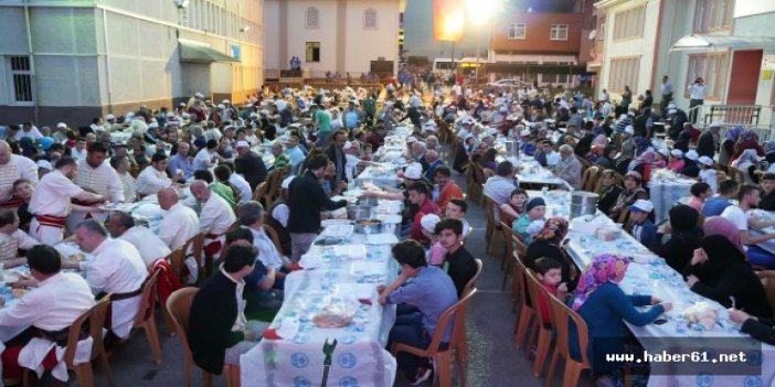 Trabzon'da iftar sofrası Şalpazarı'nda kuruldu