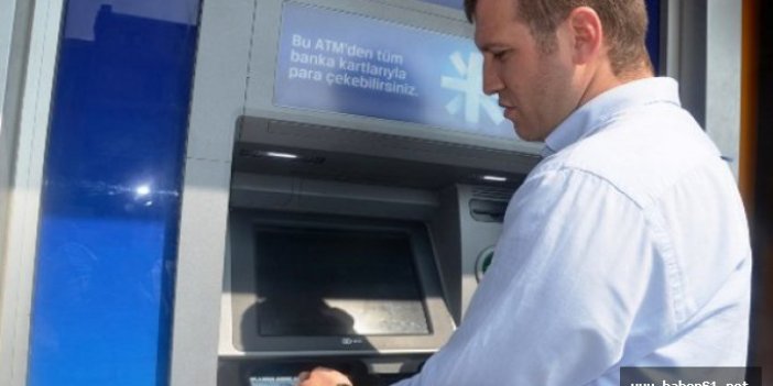 ATM'de bulduğu parayı polise verdi