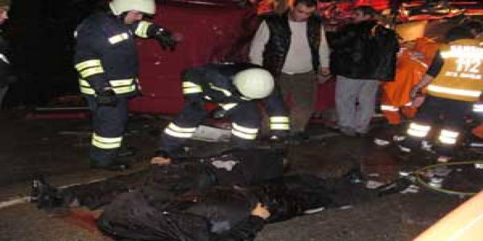 Samsun'da kaza! öğrencileri taşıyan minibüs kamyonla çarpıştı, 6 ölü. 24 Aralık 2008
