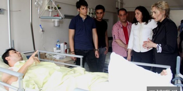 Vali Yavuz'un eşi yaralı polisleri ziyaret etti