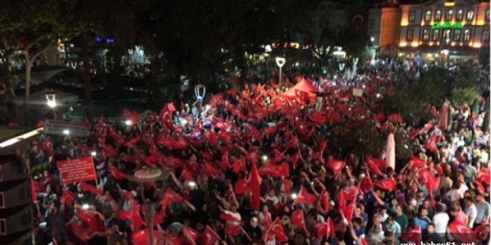 Trabzon'da Demokrasi nöbeti sürüyor