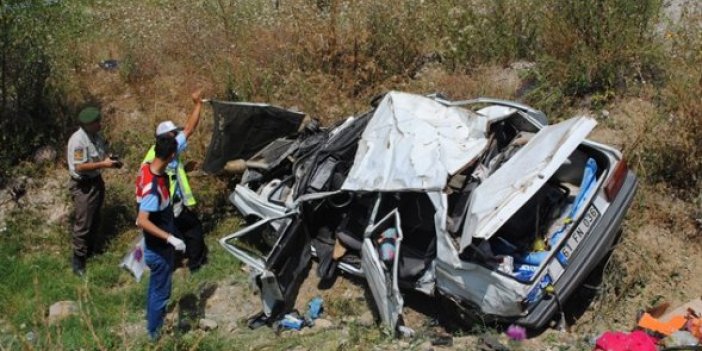 Trabzon plakalı araç şarampole uçtu: 4 ölü