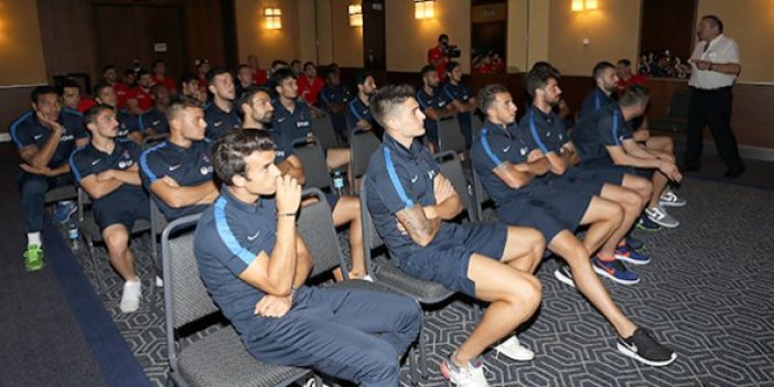Trabzonsporlu oyunculara yeni kurallar anlatıldı