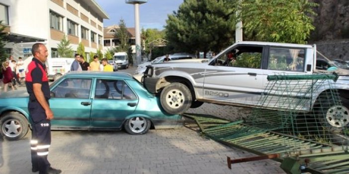 Gümüşhane - Trabzon Karayolunda kaza: 3 yaralı