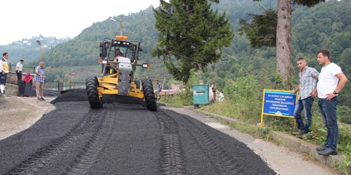 Trabzon'da yol asfalt çalışmaları sürüyor