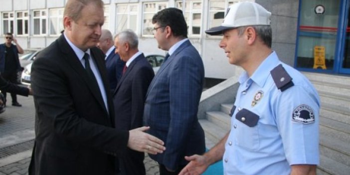 Vali Yücel Yavuz polisle bayramlaştı