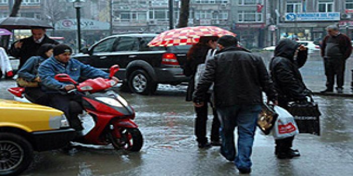 Trabzon'u yağmur esir aldı