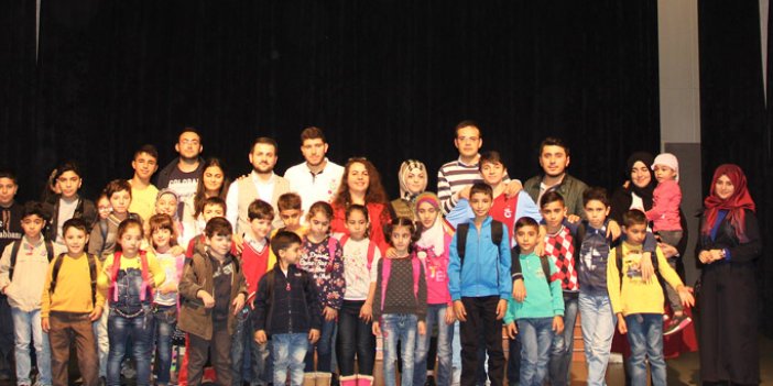 Trabzon'da mülteci öğrencilere yardım