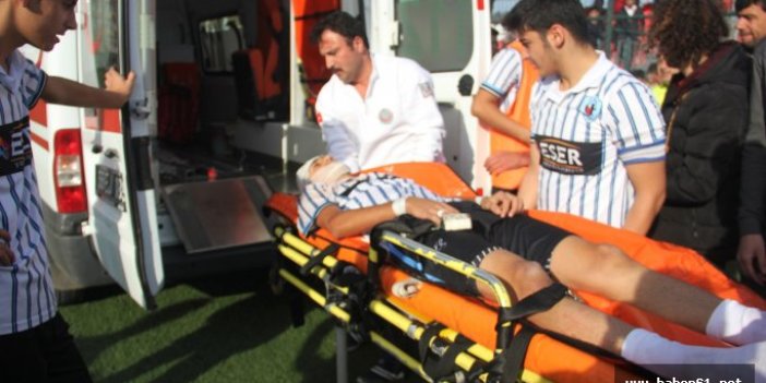 Futbol oynarken kafasından yaralandı