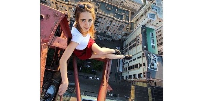 Devasa binaların tepesinden selfie çeken kızdan tehlikeli kareler!