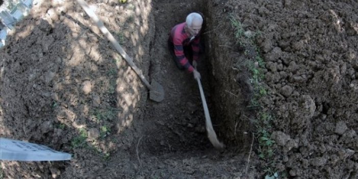Trabzon'da kazdığı mezarların 43 yıldır kaydını tutuyor