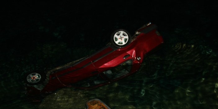 Otomobil 40 metreden denize uçtu