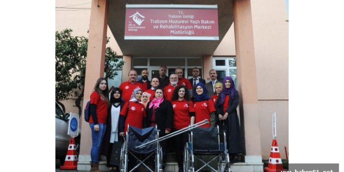 Trabzon'da gönüllülerden huzurevine ziyaret
