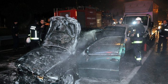 Zincirleme kaza: 1 araç alev alev yandı
