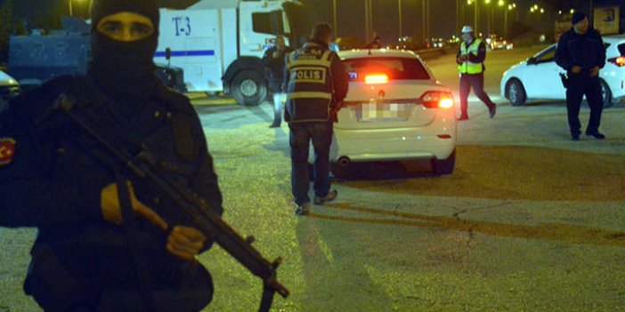 Bomba yüklü Trabzon plakalı araç aranıyor