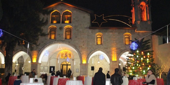 Dünyanın ilk katolik kilisesinde Noel kutlandı