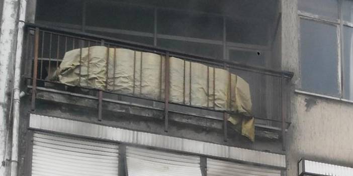 Trabzon'da apartman dairesinde yangın! Camı kırarak canını kurtardı