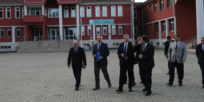 Trabzon Valisi Yavuz o okulu ziyaret etti