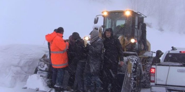 Artvin'de öğretmenler karda mahsur kaldı