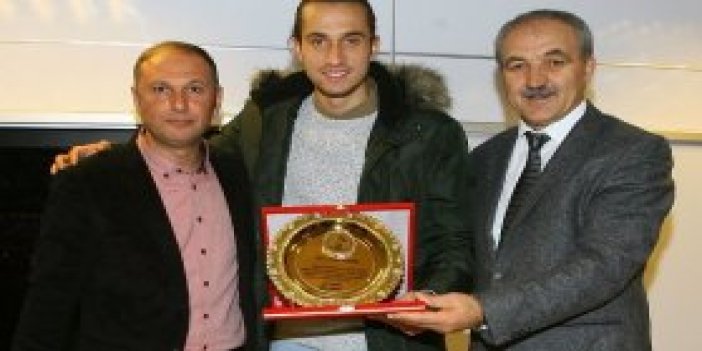Yusuf Yazıcı'dan şampiyon okula ziyaret