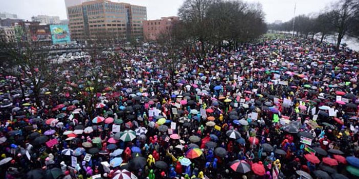 250 bin kadından Trump protestosu