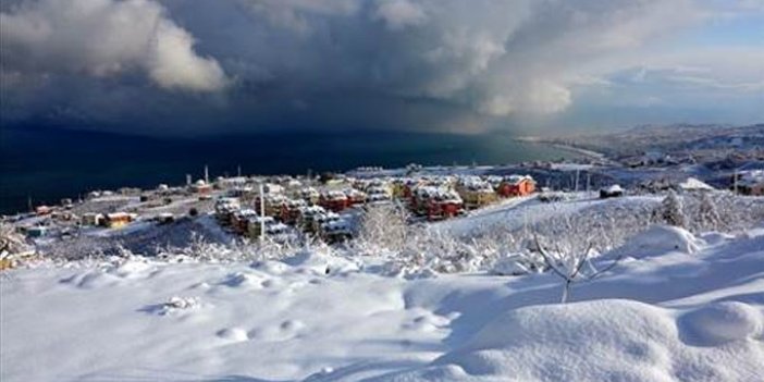 Trabzon'da zincirsiz ve kar lastiksiz yola çıkanlar trafiği tıkadı!