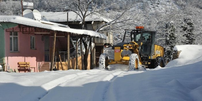 Doğu Karadeniz'i Kar vurdu: 1420 yol ulaşıma kapalı!