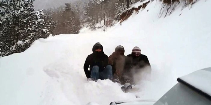 Doğu Karadeniz'de karla kaplı yol bakın nasıl açıldı!