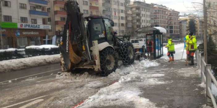 Trabzon'da karla mücadele sürüyor!