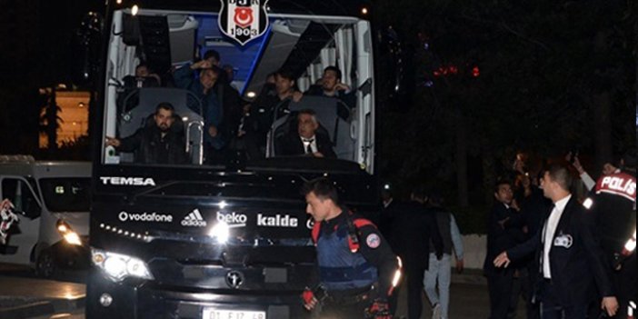 Beşiktaş otobüsüne saldırı!