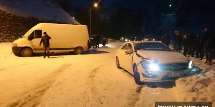 Trabzon Uzungöl'e 1 saat kar yağdı, trafik 4 saat kilitlendi