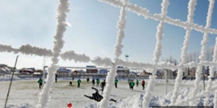 Kar Trabzon'da Amatör maçları vurdu