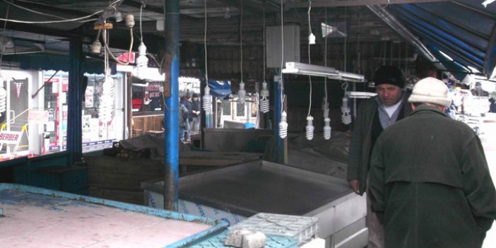 Trabzon'da soğuk balık fiyatlarını vurdu
