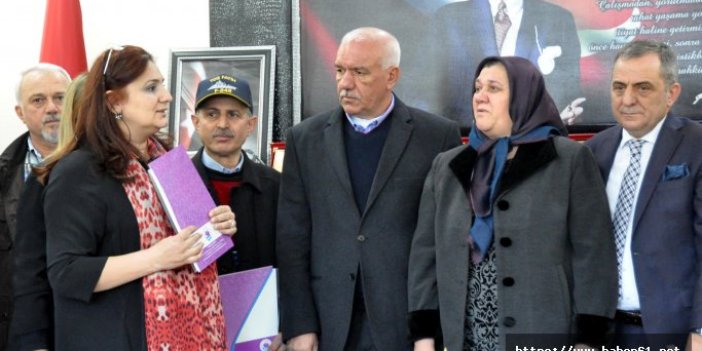 Trabzonlu 2 şehit ailesine ev tapuları teslim edildi