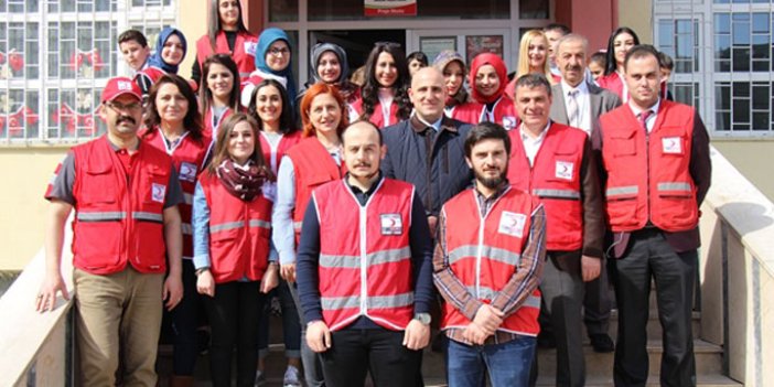 Türk Kızılayı Rize Kalkandere’de iyilik dağıttı