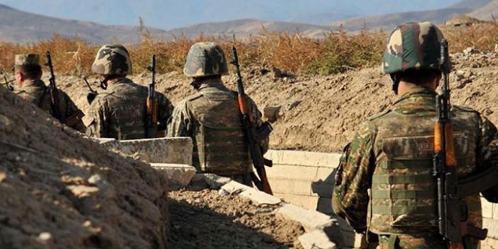 Azerbaycan Ermenistan’ın askeri aracını vurdu